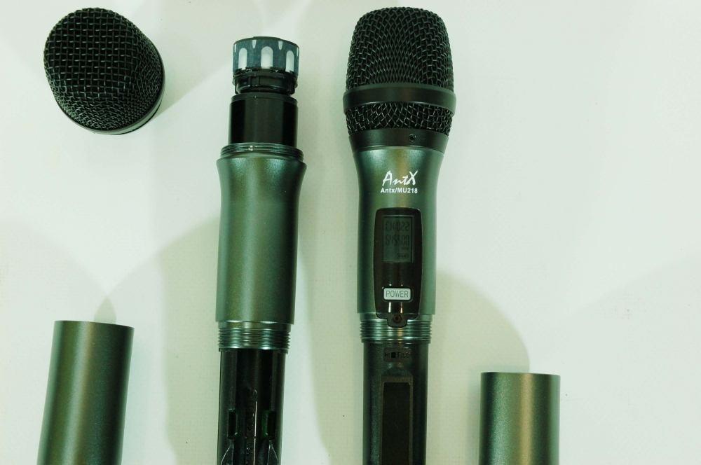 Двоен UHF микрофон MU218 със сменяема честота